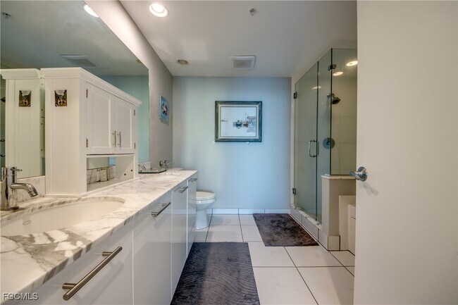 Building Photo - 3000 Oasis Grand Blvd