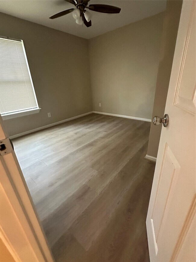Building Photo - 27835 Country Colony Dr