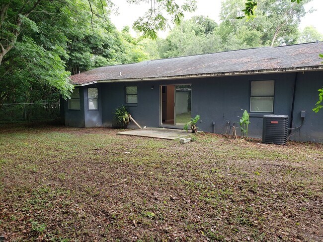 Building Photo - 3 Bed, 2 Bath, 1 Car garage.