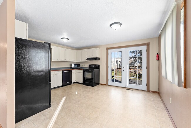 Kitchen - 4012 E 24th St