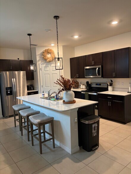 Kitchen - 814 Friendship Cir