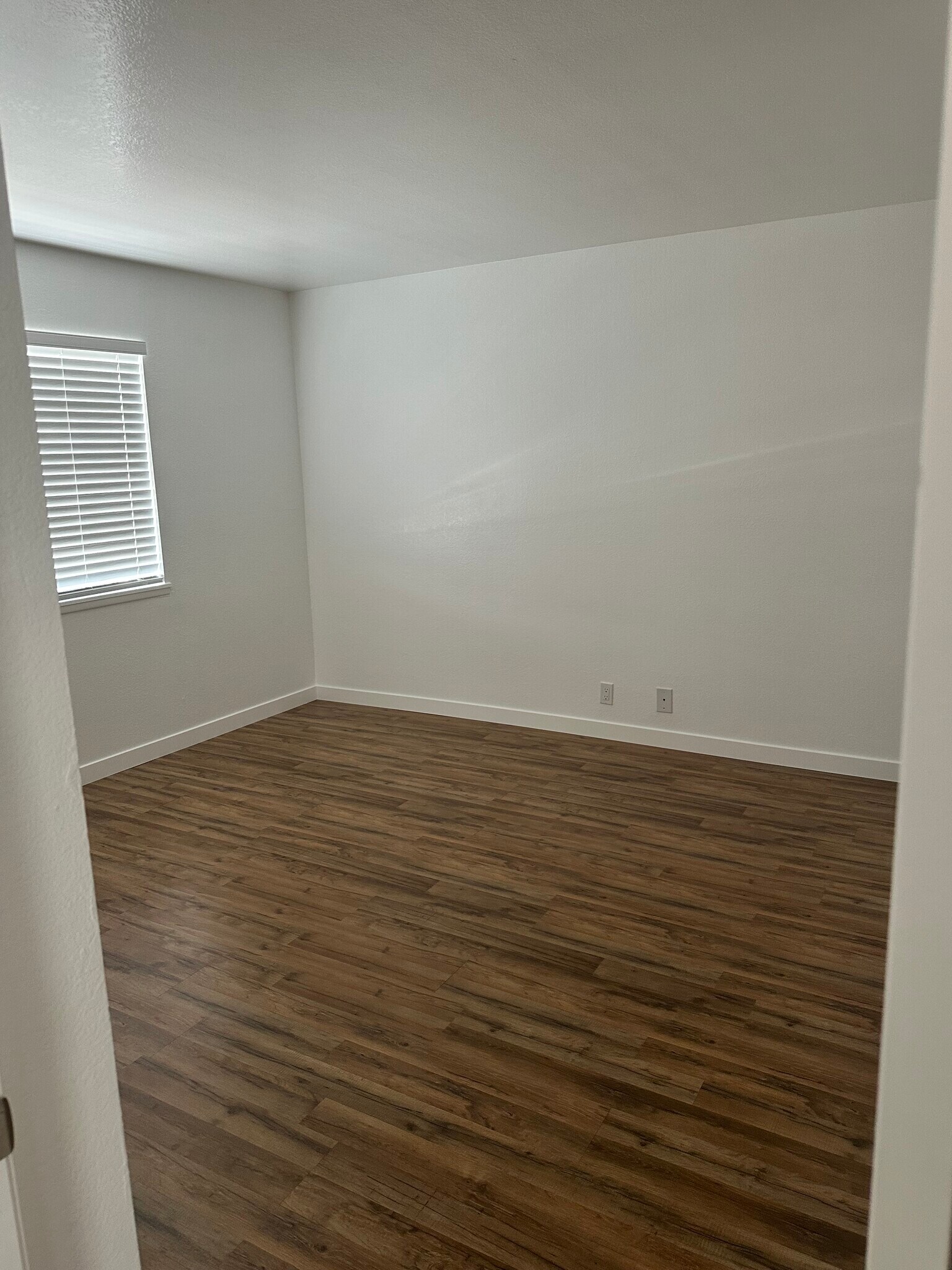 Building Photo - 402 N Clementine St