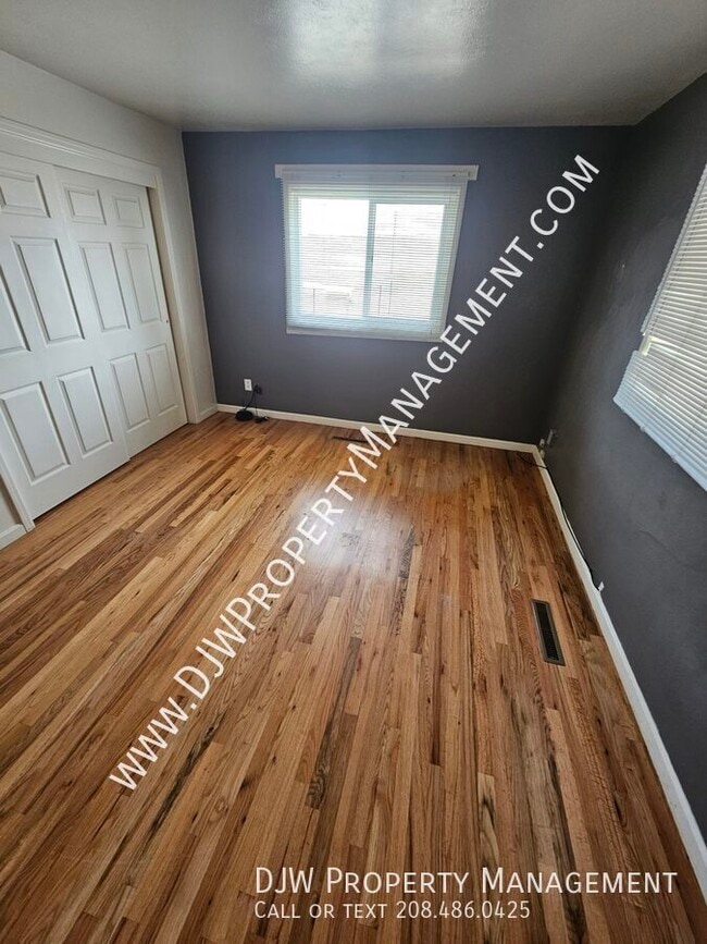 Building Photo - 7196 Edna Ln