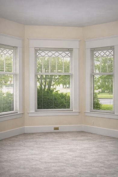 Front bedroom 1 - 2000 Iron St
