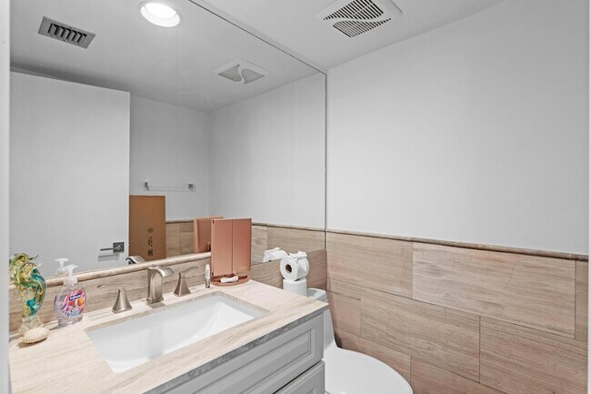 Building Photo - 3610 S Ocean Blvd