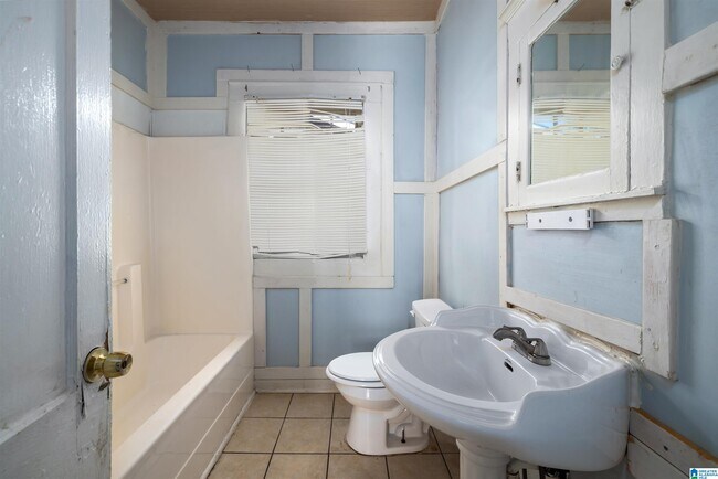 Building Photo - 2518 Ave J