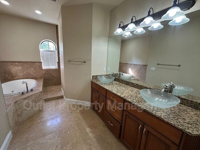 Building Photo - 2005 Baylarian Blvd