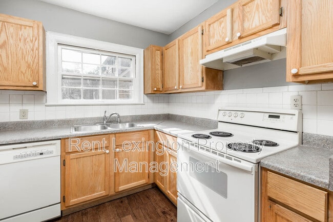 Building Photo - 123 Barberry Ln