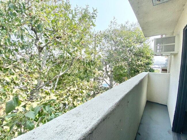 Building Photo - 5105 Inglewood Blvd