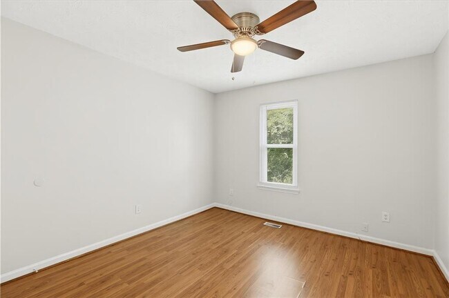 Building Photo - 3447 Kingswood Run