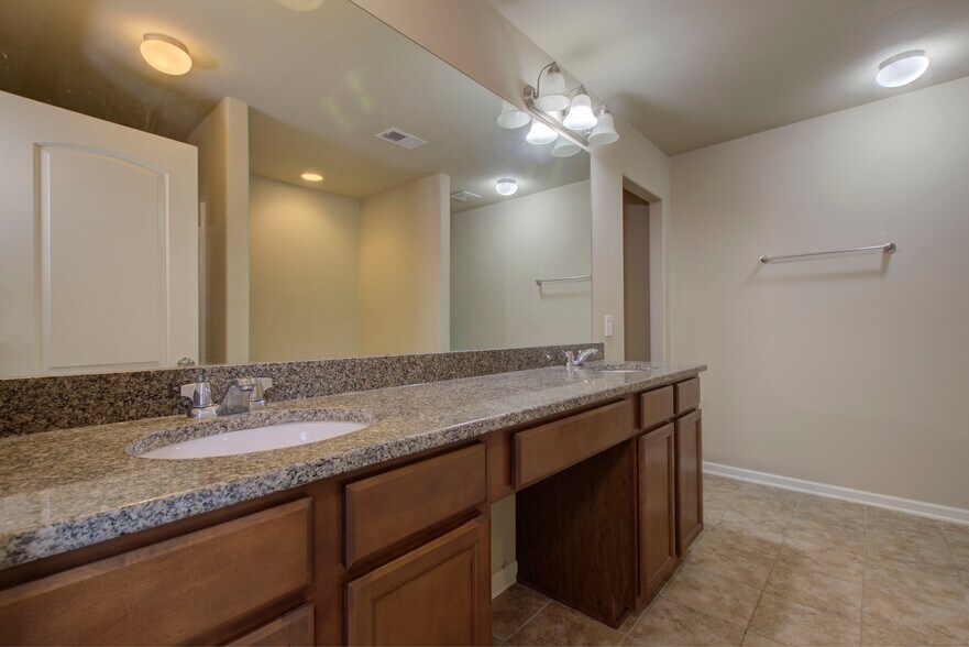 Building Photo - 28041 Kawana Ct