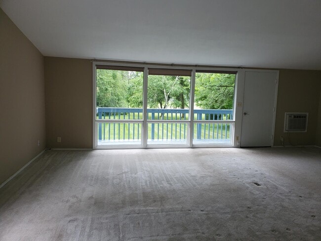 Building Photo - 413 Riverview Dr