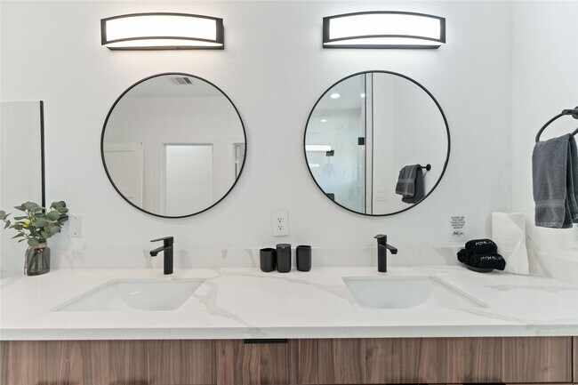 Building Photo - 3034 Gray St