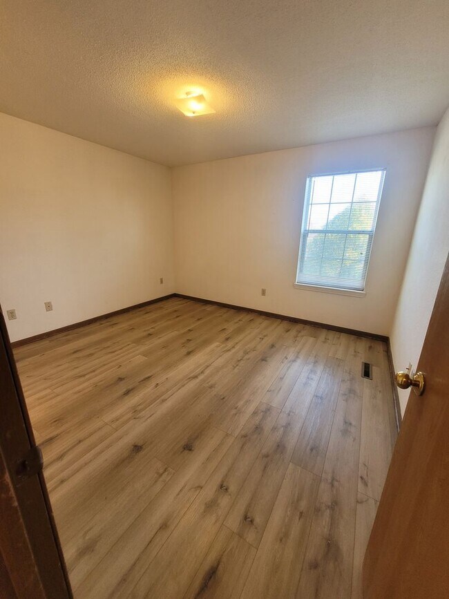 Building Photo - 2301-2303-2303 Monmouth Ct