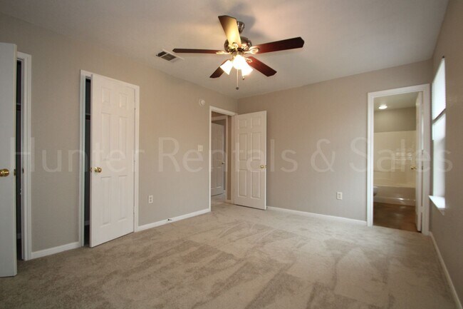 Building Photo - Cove Duplex