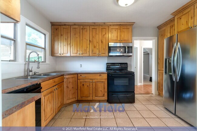 Building Photo - 2450 S 900 E
