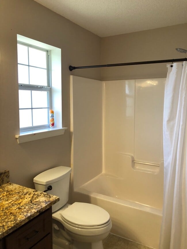 Building Photo - Gulf Breeze - Grand Ridge - 4 bedroom, 2.5...