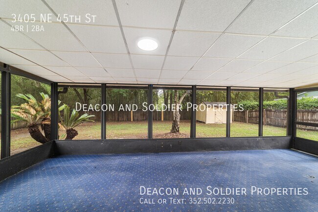 Building Photo - 3405 NE 45th St