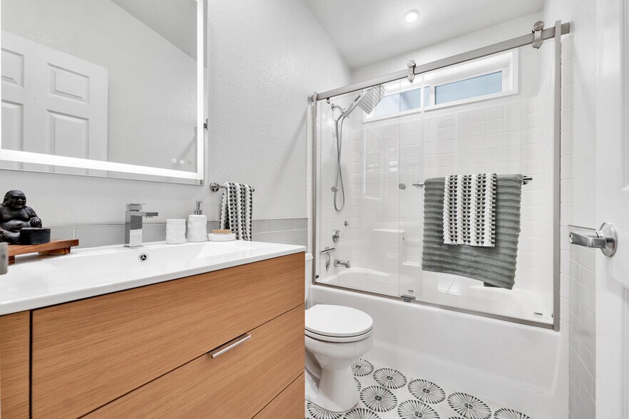 Remodeled bath! - 171 Comanche