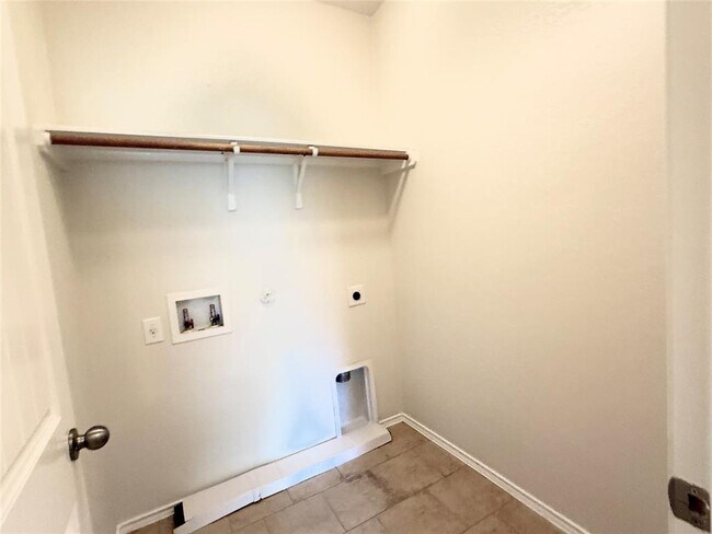 Building Photo - 437 Travertine Trail