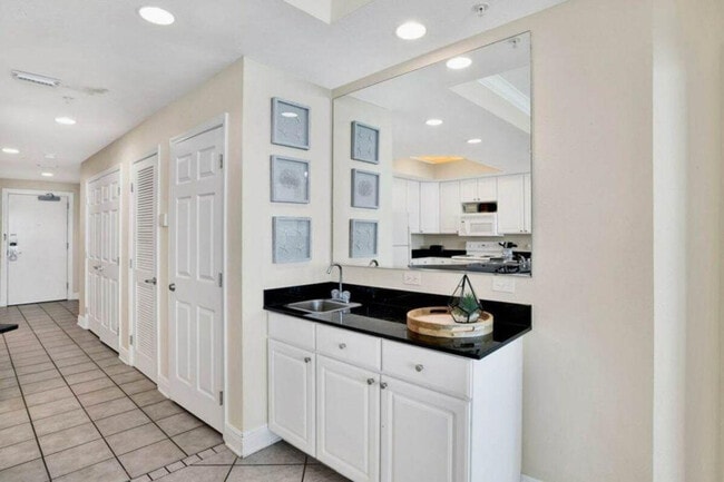 Building Photo - 365 E Beach Blvd