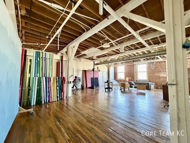 Building Photo - 1800 Central St