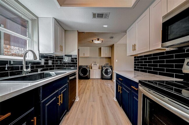 Building Photo - 3422 Deer Valley Dr