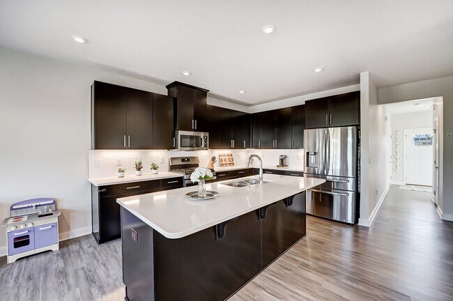 Building Photo - 7905 Pinnacle Point Dr