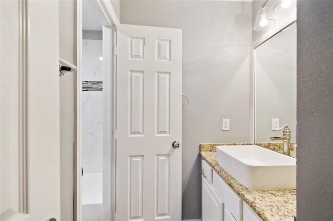 Building Photo - 10815 Norchester Village Dr