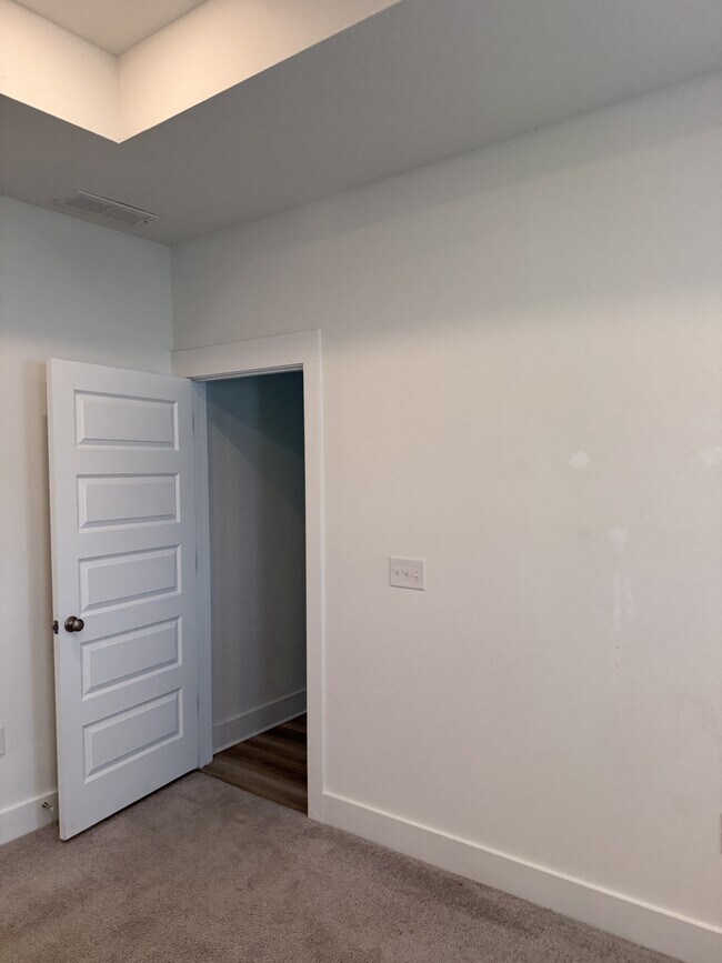 Building Photo - 210 Lyla Ln