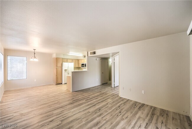 Building Photo - 5710 E Tropicana Ave