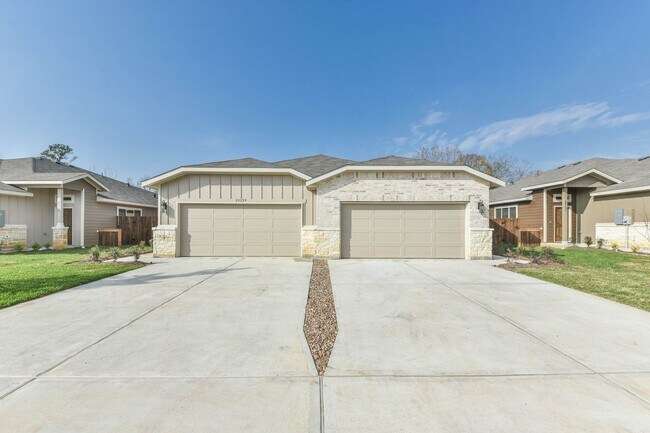 Building Photo - High Ceilings, Low Maintenance -Say Hello ...