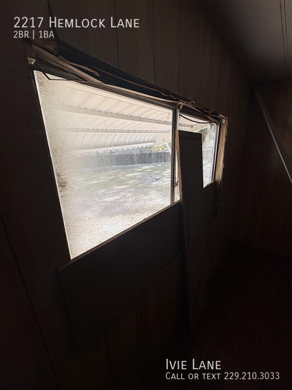 Building Photo - 2217 Hemlock Ln