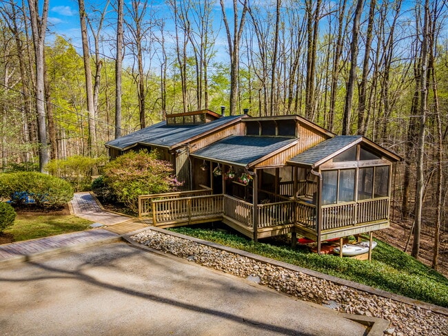 Building Photo - 1115 High Country Rd