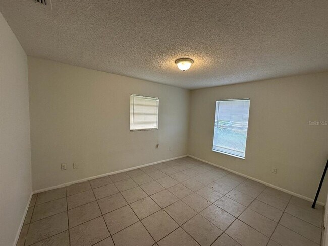 Building Photo - 1816 Bonneville Dr