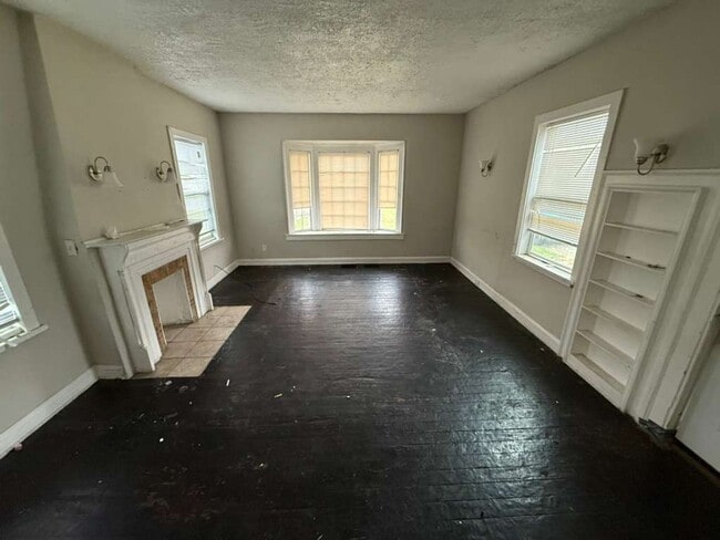 Primary Photo - 3 BED 1.5 BATH BEAUTIFUL SINGLE HOME!