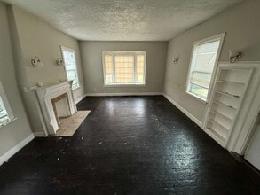 Building Photo - 3 BED 1.5 BATH BEAUTIFUL SINGLE HOME!