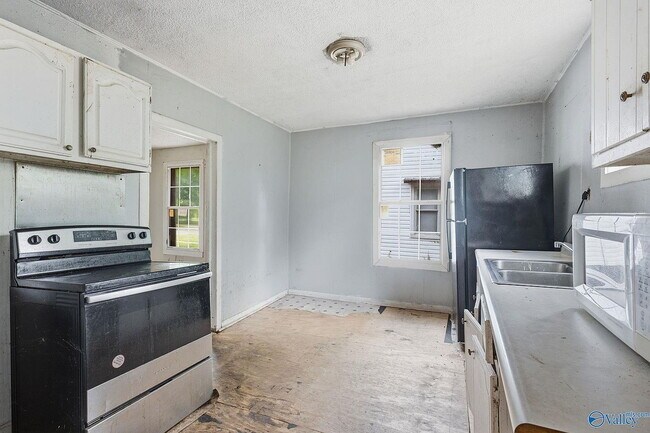 Building Photo - Single Family Home For Rent