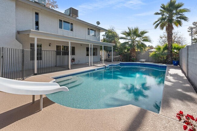 Building Photo - 8464 N 7th Ave