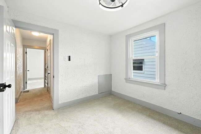 Building Photo - 4202 Hanna St