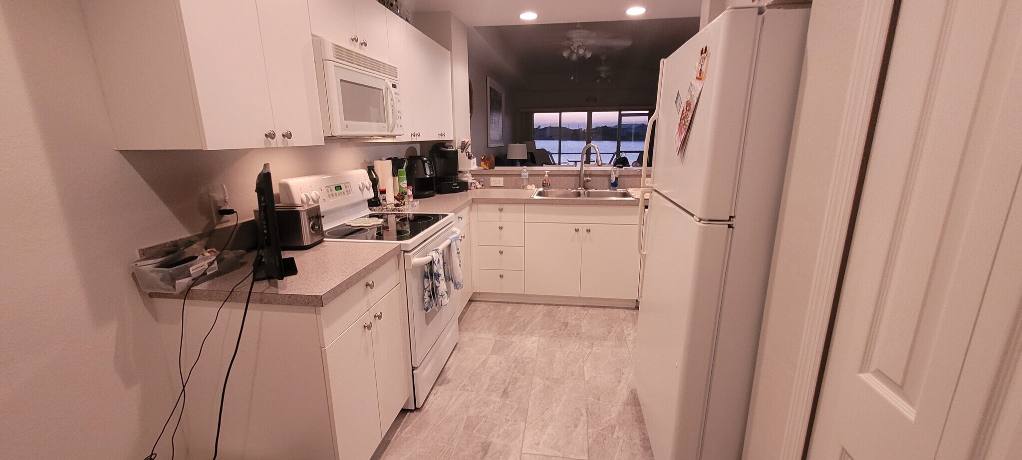 Kitchen - 1457 San Cristobal Ave