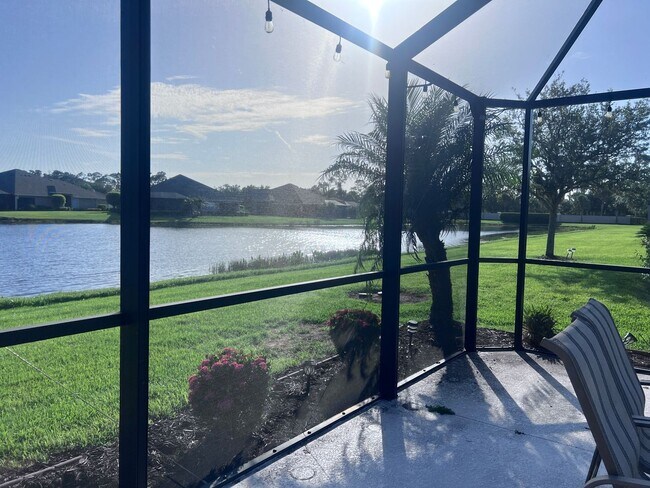 Building Photo - Sable Trace 3BR/2BT Lakefront Villa