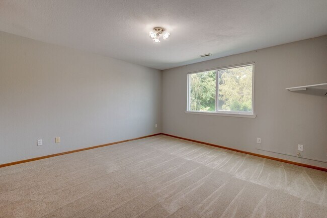 Building Photo - 2 Bed 2 Bath Apartment with a View