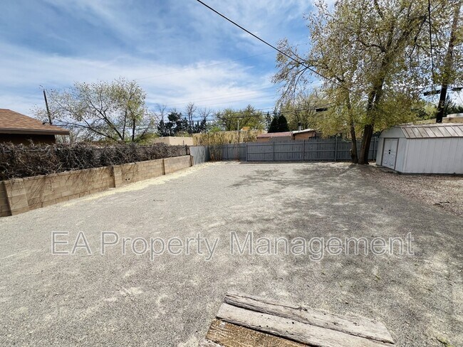 Building Photo - 1402 Phoenix Ave NW