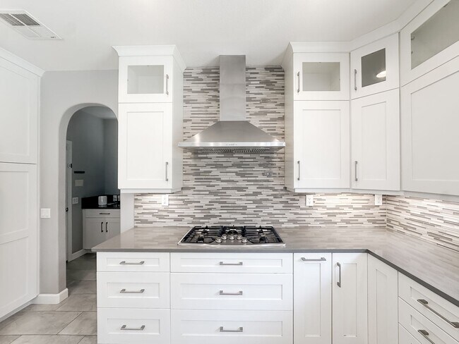 Building Photo - 32920 Northshire Cir