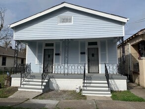 Building Photo - 3320 Delachaise St