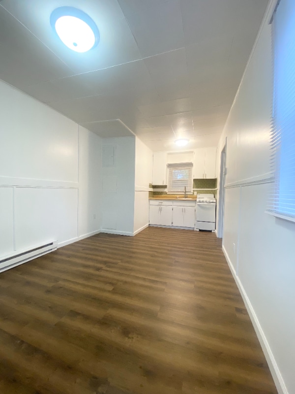 Building Photo - 9762 N River Rd