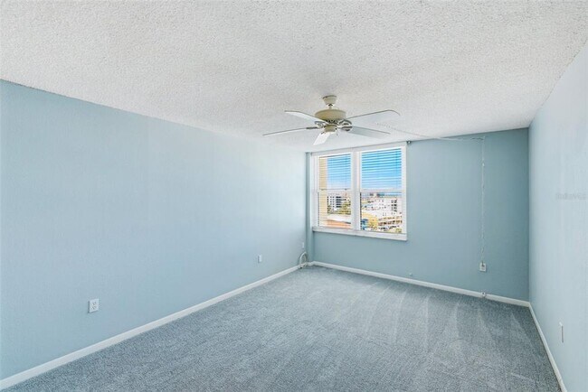 Building Photo - 400 Island Way
