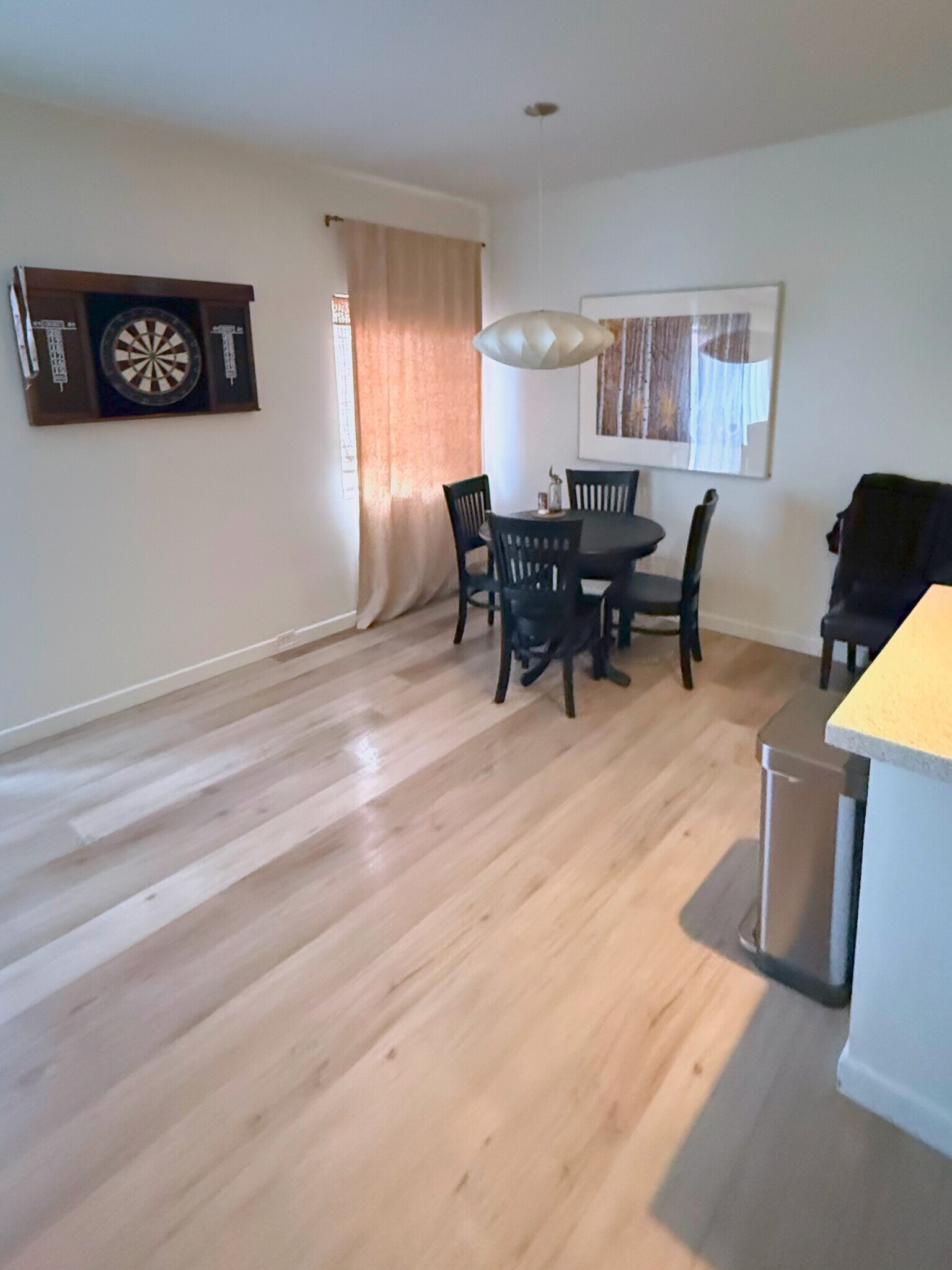 Dining - 622 S Barrington Ave