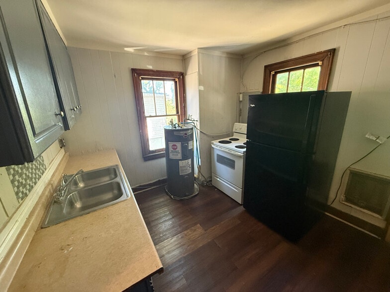 Building Photo - 107 Rayon Dr